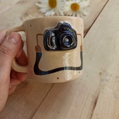 ماگ دست‌ساز برجسته طرح دوربین‌عکاسی